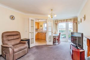 LIVING ROOM- click for photo gallery